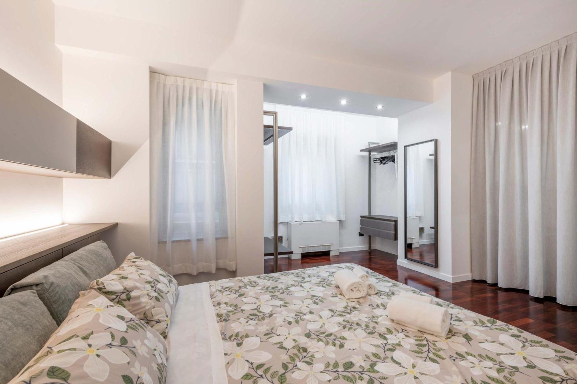 White House - San Babila